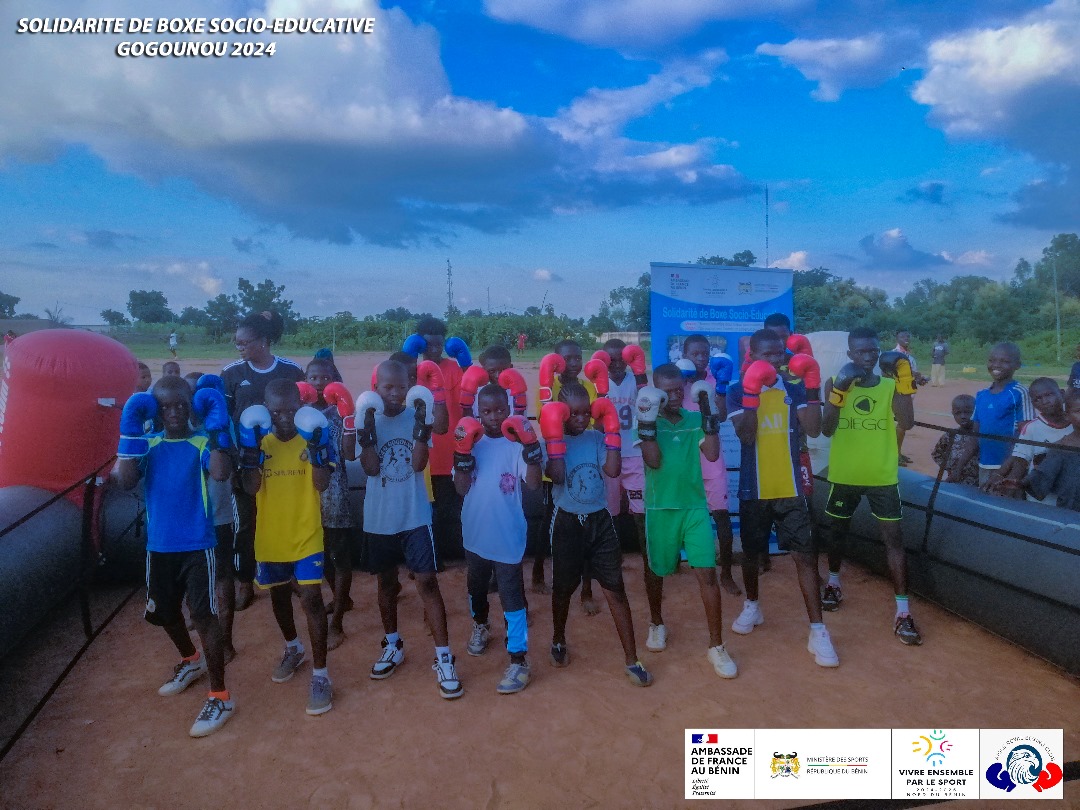 Activités interactives menées sur l'esplanade de la résidence des Maires à Nassabara
